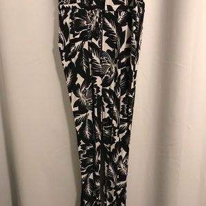 GAP tropical jumpsuit in Navy/Off white. Medium